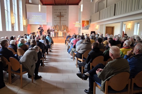 Die Wicherngemeinde beim Gottesdienst