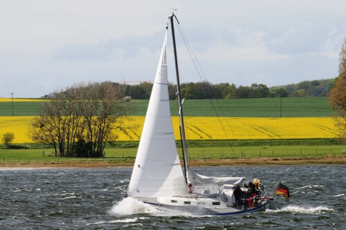 Das Segelboot als Zeichen der Taufe